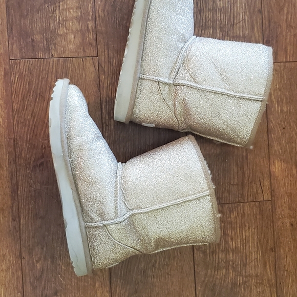 EUC Girls Ugg Boots - Picture 4 of 4